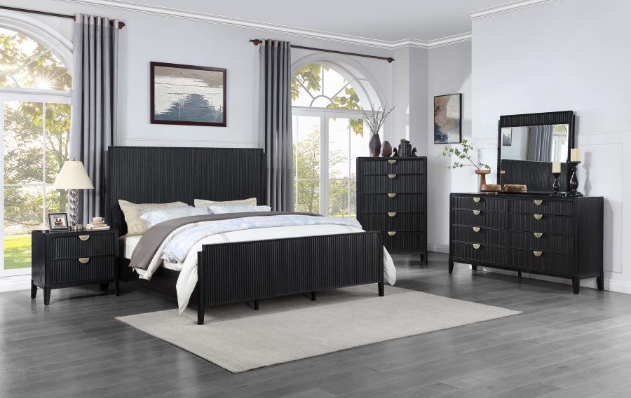 Brookmead 4-5 piece, Queen or King Bedroom Set Black