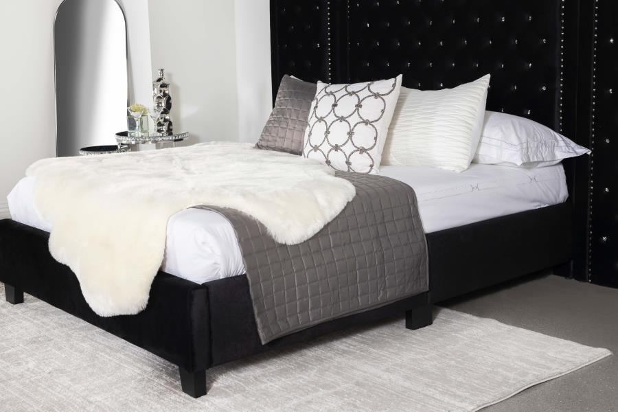 Hailey - Queen Bed And Wing Panel Set - Black